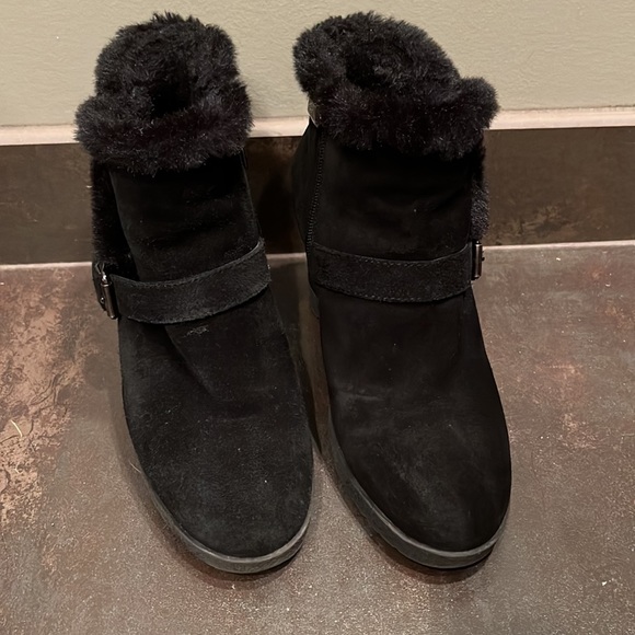 Aquatilia Women’s size 40 or USA 9 Waterproof suede black bootie - Picture 2 of 5